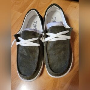 GYPSY JAZZ‎ dark green size 6.5 like hey dudes like new velvety soft green cozy